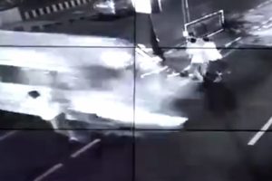 Minib&uuml;s yayaların arasına daldı: 1 &ouml;l&uuml;, 9 yaralı