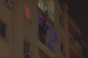 İntihar etmek isteyen gen&ccedil; kadını polis ekipleri kurtardı