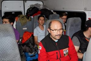 Doğa y&uuml;r&uuml;y&uuml;ş&uuml;nde kaybolan gen&ccedil;ler 12 saat sonra kurtarıldı