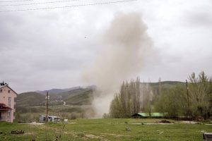 G&uuml;venlik g&uuml;&ccedil;lerinin dikkati faciayı &ouml;nledi