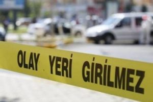 Tartıştığı babasını baltayla &ouml;ld&uuml;rd&uuml;