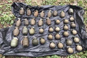 Bitlis'te 38 adet el bombası ele ge&ccedil;irildi