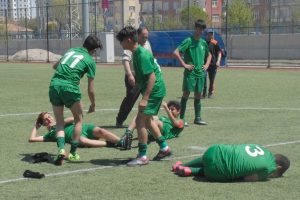 K&uuml;&ccedil;&uuml;k futbolcuları h&uuml;ng&uuml;r h&uuml;ng&uuml;r ağlatan penaltılar