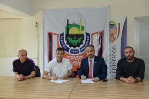 İneg&ouml;l Belediyespor Zoroğlu ile s&ouml;zleşme yeniledi