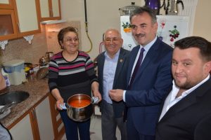 Bursa Gemlik'te doğalgazda pişen ilk kuru fasulye muhtardan