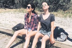 Hazal Kaya Yunan Adaları'na ka&ccedil;tı!