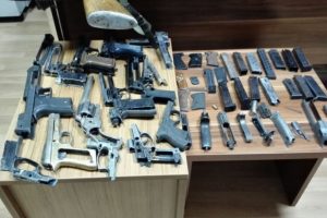 Kayseri'de iki ev cephanelik &ccedil;ıktı