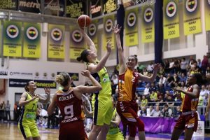 Galatasaray, serinin &uuml;&ccedil;&uuml;nc&uuml; ma&ccedil;ında Fenerbah&ccedil;e'yi ağırlıyor