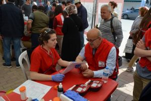 Bursa'da gen&ccedil;ler kan bağışı i&ccedil;in seferber oldu