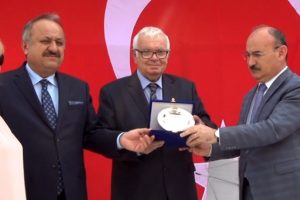 Onur konuğu Rıfat Ilgaz'ın oğlu Aydın Ilgaz'dı