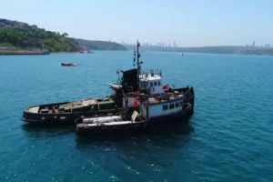 İstanbul Boğazında batan bar&ccedil; havadan g&ouml;r&uuml;nt&uuml;lendi