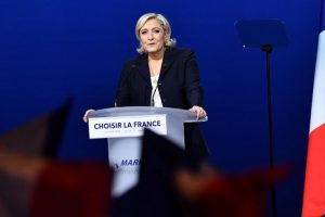 Le Pen'den iki medya kuruluşuna yasak