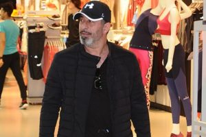 Cem Yılmaz fotoğraf isteklerini kırmadı