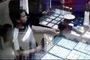 Azılı hırsız g&uuml;venlik kameralarına takıldı