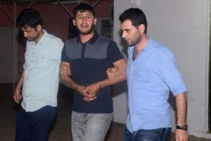Yakalanan cezeavi firarisi: &Ccedil;ek d&uuml;şmanlarım yakışıklı g&ouml;rs&uuml;n
