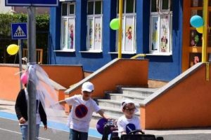 Okul bah&ccedil;esi trafik eğitim pisti oldu