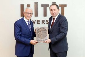 FET&Ouml;'n&uuml;n yurt dışındaki 30 okulu Maarif Vakfına devredildi