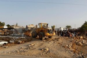 İsrail Filistinlilere ait 3 evi yıktı