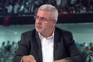 AK Parti'ye yakın yazarların kavgasına yanıt geldi