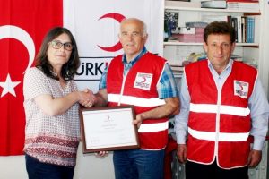 Bursa'da annesinin dairesini Kızılay'a bağışladı