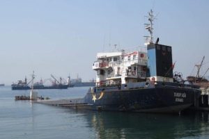 İstanbul Kartal'da gemi batıyor