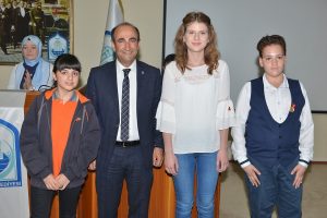 Bursa Yıldırım Belediye Başkanı sporcuları &ouml;d&uuml;llendirdi