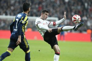Beşiktaş-Fenerbah&ccedil;e derbisinin biletleri satışa &ccedil;ıktı