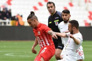 Sivas Belediyespor r&ouml;vanşa bıraktı