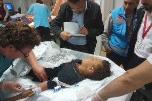 Maganda kurşunu k&uuml;&ccedil;&uuml;k &ccedil;ocuğu yaraladı