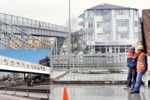 Evinin i&ccedil;i g&ouml;z&uuml;kt&uuml;ğ&uuml; i&ccedil;in &uuml;stge&ccedil;it yıkılacak