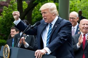ABD Başkanı Trump: Obamacare esasen &ouml;ld&uuml;