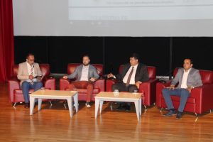 Bursa'da &uuml;niversitede Ekonomi Zirvesi yapıldı