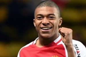 Arsene, Wenger evine kadar gitmiş!