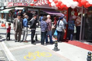 1,5 TL'lik d&ouml;ner i&ccedil;in uzun kuyruk