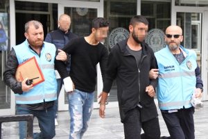 Asker eğlencesinde bı&ccedil;aklı kavga: 2 yaralı