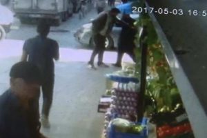 "K&uuml;f&uuml;r etme" diye uyardı, kurşunların hedefi oldu