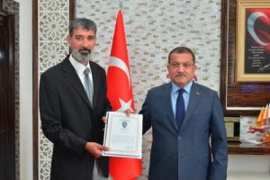 Kapka&ccedil; mağduru kızı sınava yetiştiren polise &ouml;d&uuml;l
