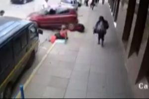 Kadın s&uuml;r&uuml;c&uuml; yayayı b&ouml;yle ezdi
