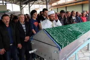 Bursa'da sınıfta arkadaşının &ouml;ld&uuml;rd&uuml;ğ&uuml; Nil&uuml;fer toprağa verildi