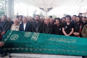 Fotoğraf sanat&ccedil;ısı Sabit Kalfagil son yolculuğuna uğurlandı