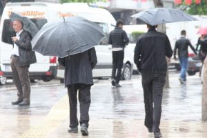 Meteorolojiden 5 il i&ccedil;in kuvvetli yağış uyarısı