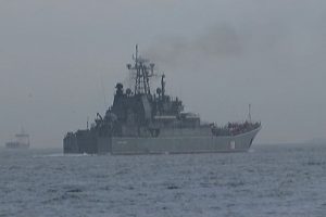 Rus savaş gemisi İstanbul Boğazı'ndan ge&ccedil;ti