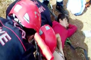 9 yaşındaki &ccedil;ocuk, ayaklarını &ccedil;apa makinesine kaptırdı