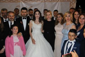 Bakan Kılı&ccedil; nikah şahidi oldu, d&uuml;ğ&uuml;nde halay &ccedil;ekti