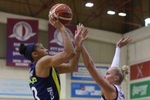 Fenerbah&ccedil;e final serisine k&ouml;t&uuml; başladı