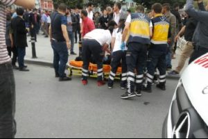Fatih'te &ccedil;atışma &ccedil;ıktı: 1'i polis 3 yaralı