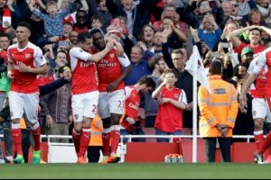 Arsenal, ManU'yu iki golle ge&ccedil;ti