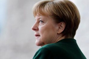 Almanya'da Merkel'in partisi kazandı