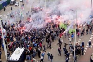 Feyenoord kaybetti ortalık karıştı!