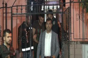 "Fotoğrafları karına g&ouml;nderirim" deyince &ouml;ld&uuml;rm&uuml;ş